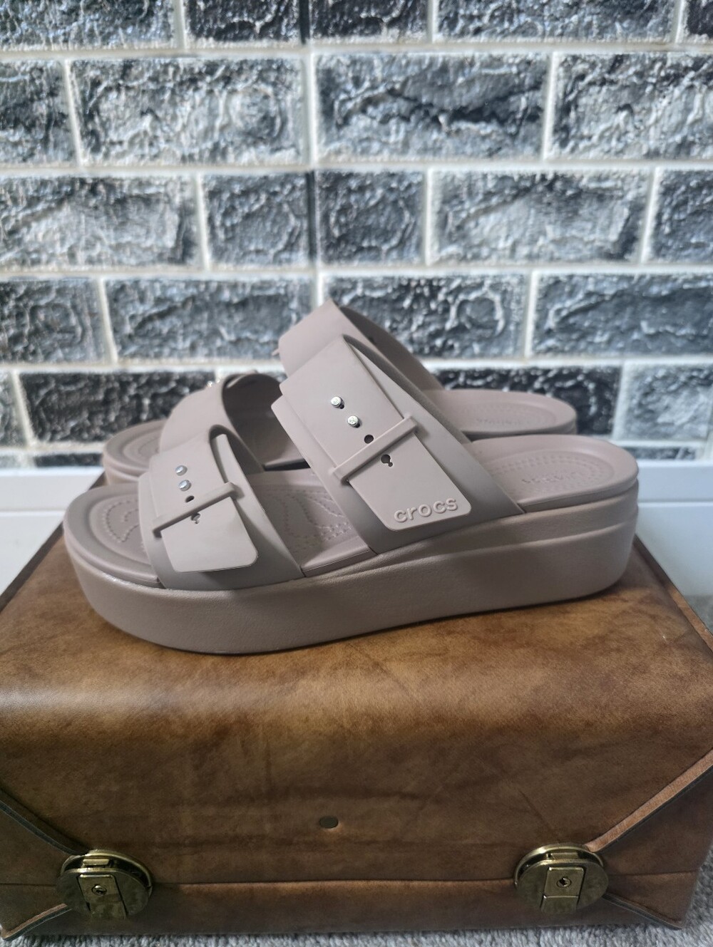 Crocs Women's Brown Brooklyn Low Wedge Sandal Size 10